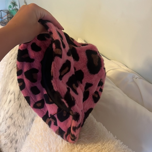 Pink leopard bucket hat - Picture 3 of 3